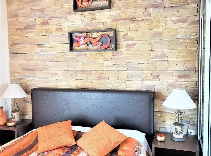 Luxury 2br 50m From
