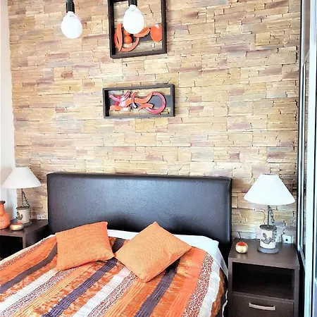 Luxury 2br 50m From